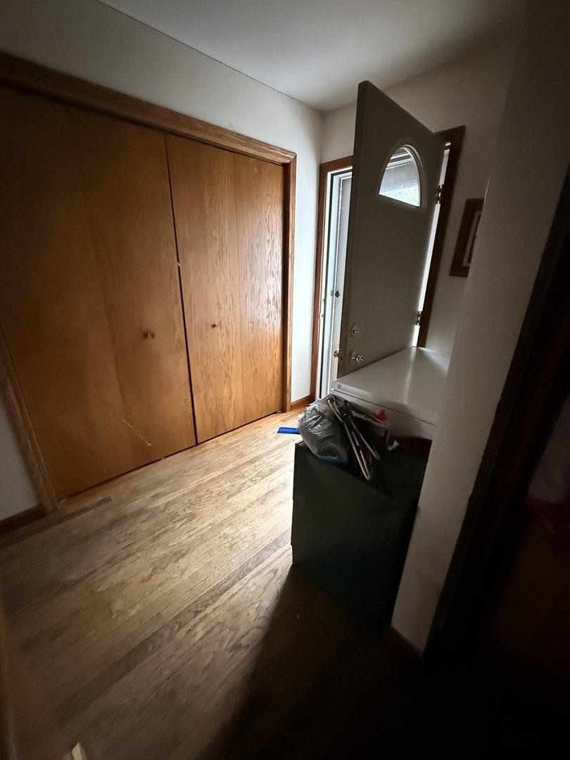 407 North 1st Street Fairbury, IL 61739 - Photo 5 of 22 a view of a hallway