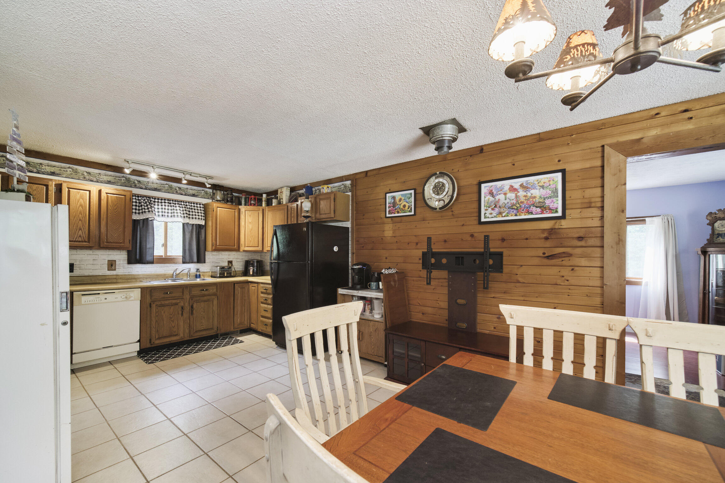 925 South High Bridge Road Wellston, MI 49689 - Photo 9 of 55 Kitchen/ dining area