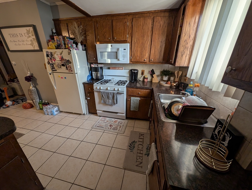 126 Detroit Street Fall River, MA 02721 - Photo 4 of 18 Gallery Image 4