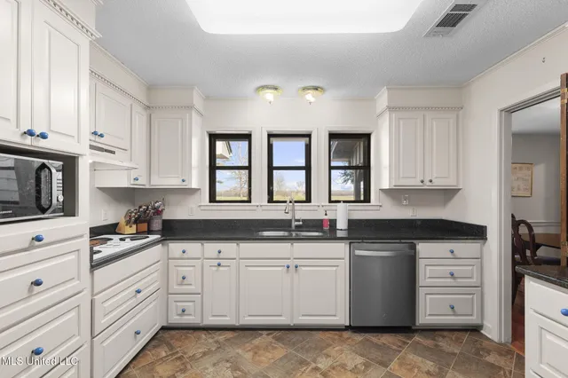 $649,500 | 205 Avondale Road, Canton, MS 39046