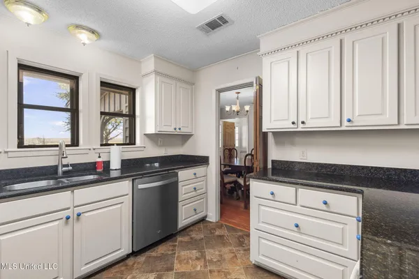 $649,500 | 205 Avondale Road, Canton, MS 39046