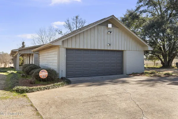$649,500 | 205 Avondale Road, Canton, MS 39046