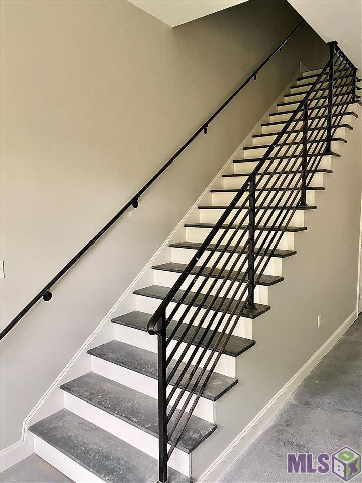 1069 Grebe Street Baton Rouge, LA 70807 - Photo 2 of 4 Stairway