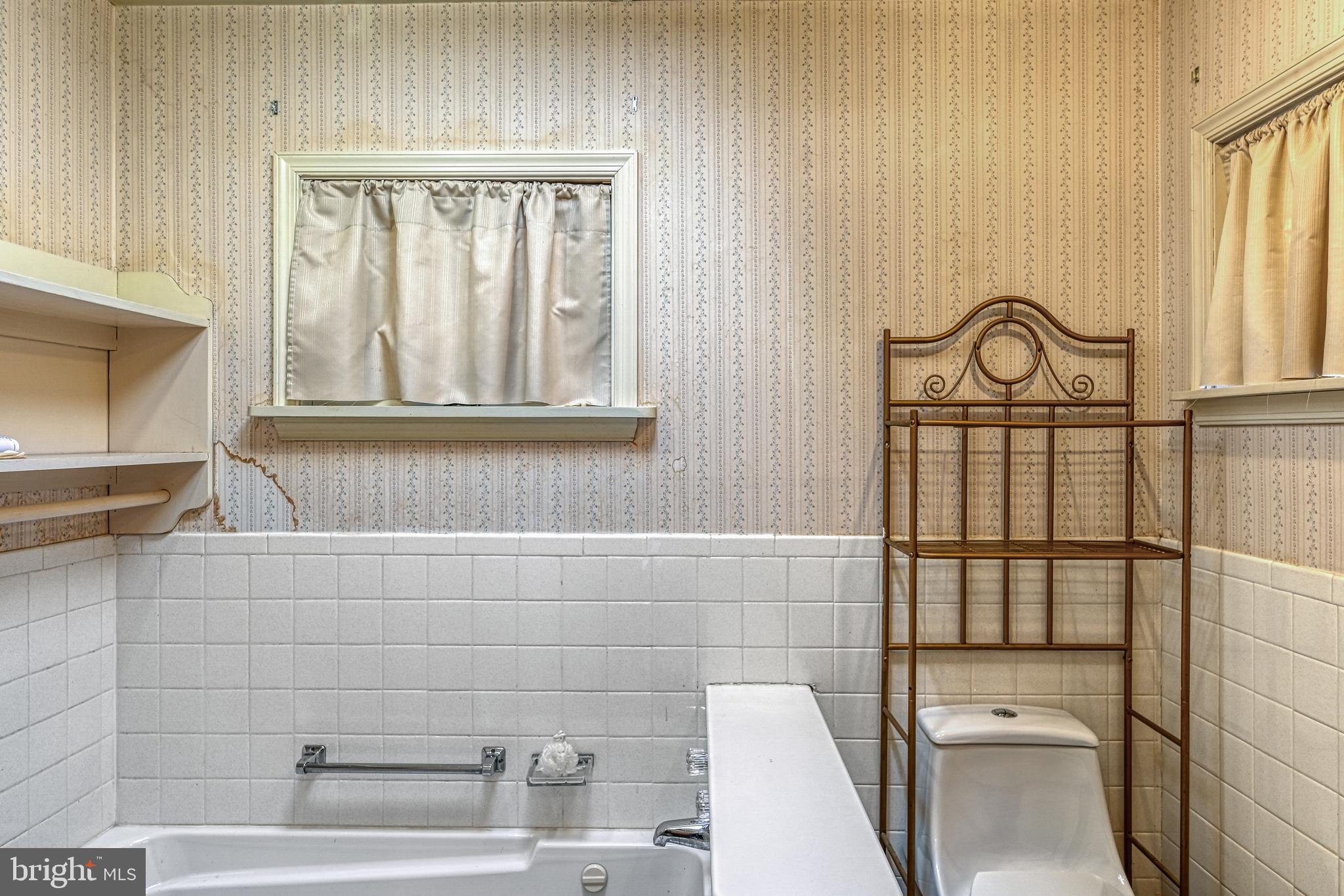 517 Doctors Road Louisa, VA 23093 - Photo 25 of 83 a bathroom with a bathtub and a window