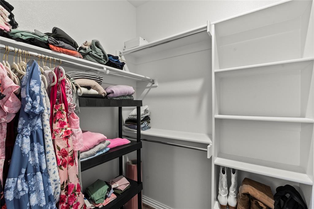 115 Oak Spgs Loop Mabank, TX 75147 - Photo 16 of 20 a walk in closet