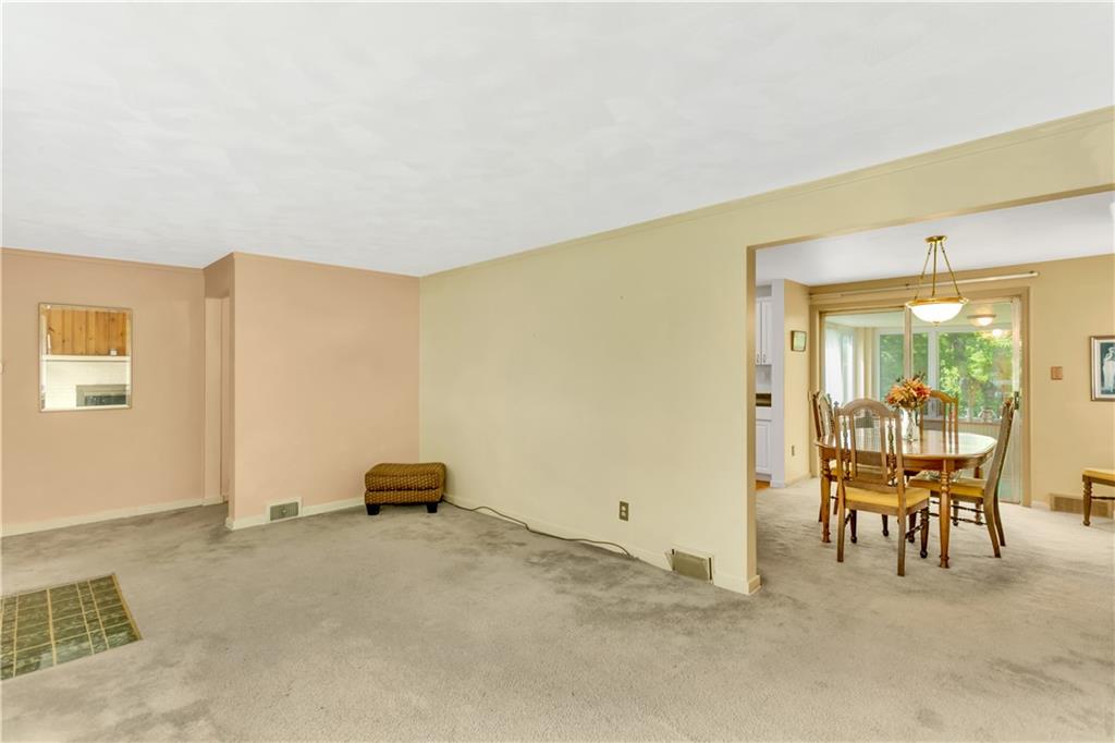 122 Spring Grove Road Pittsburgh, PA 15235 - Photo 11 of 25 Gallery Image 11