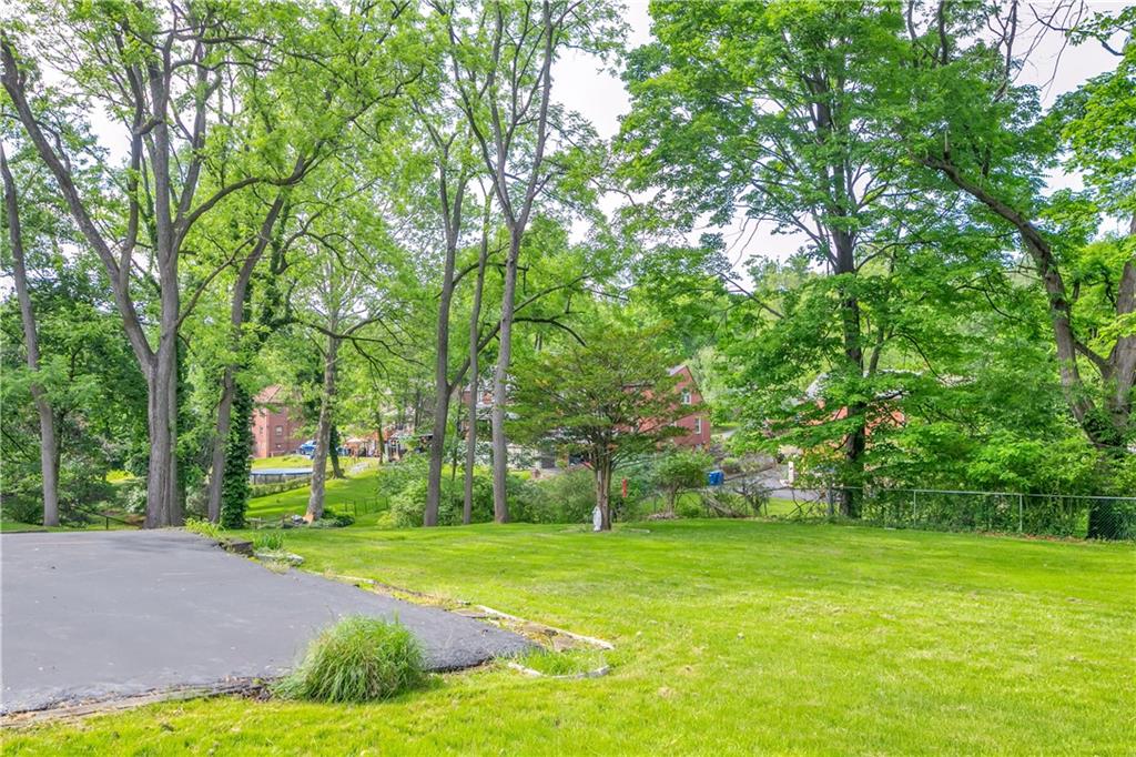 122 Spring Grove Road Pittsburgh, PA 15235 - Photo 5 of 25 Gallery Image 5