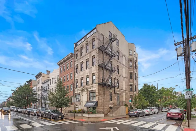 $3,000 | 301 Monroe Street, Unit 5L, Hoboken, NJ 07030