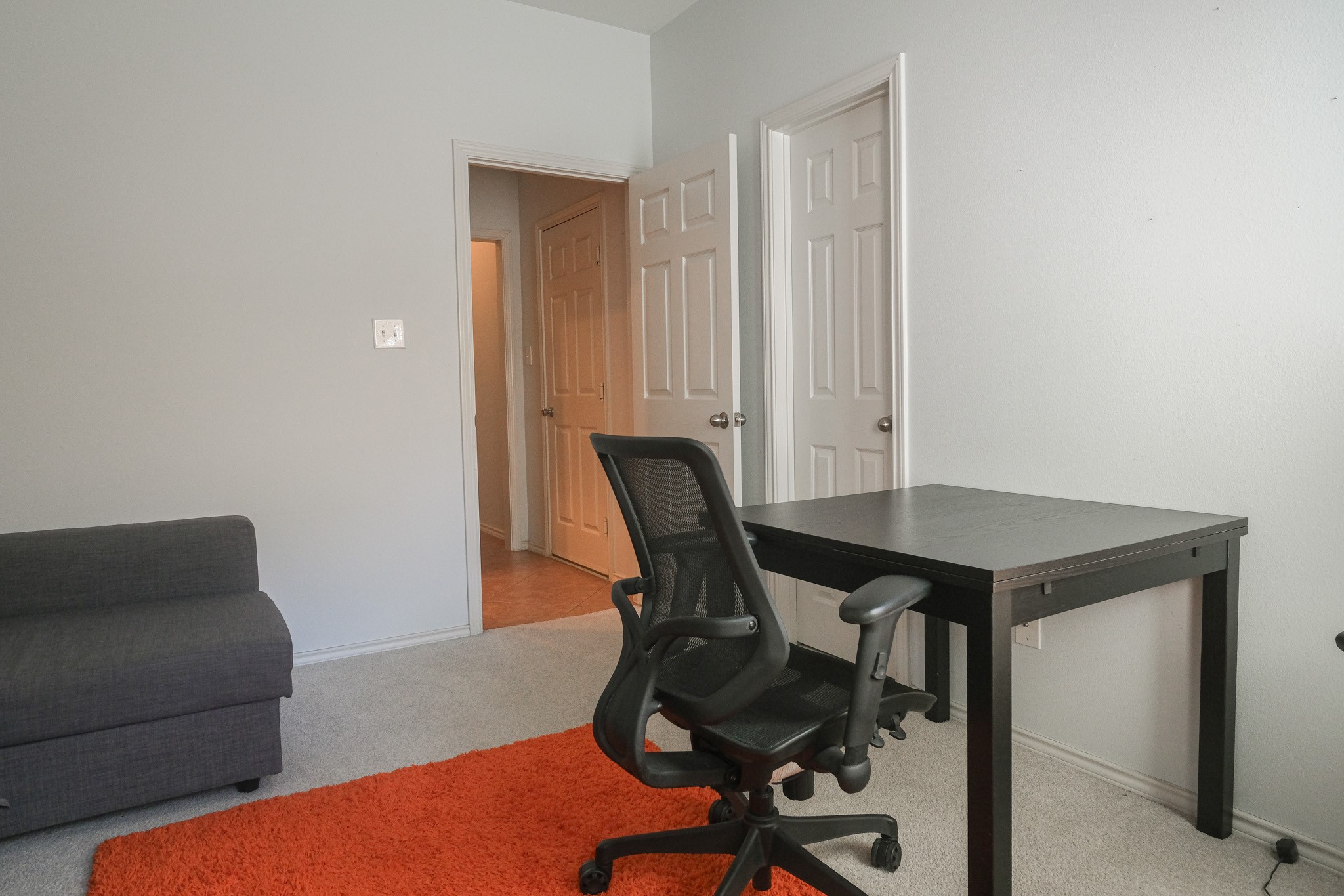 2609 Link Road Houston, TX 77009 - Photo 18 of 21 a workspace with furniture and wooden floor