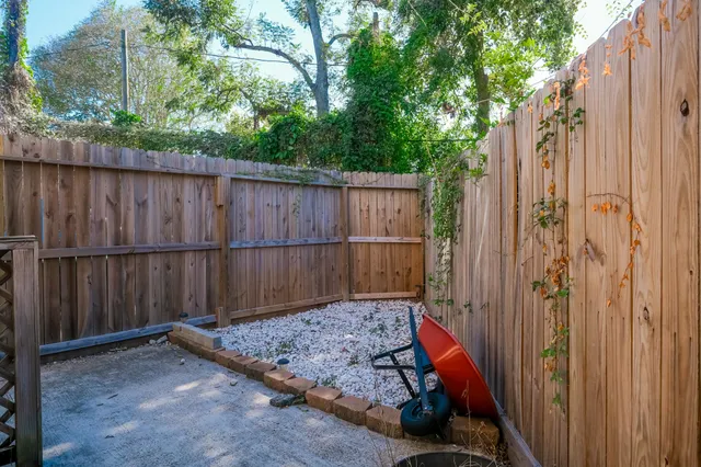 $2,200 | 2609 Link Road, Houston, TX 77009