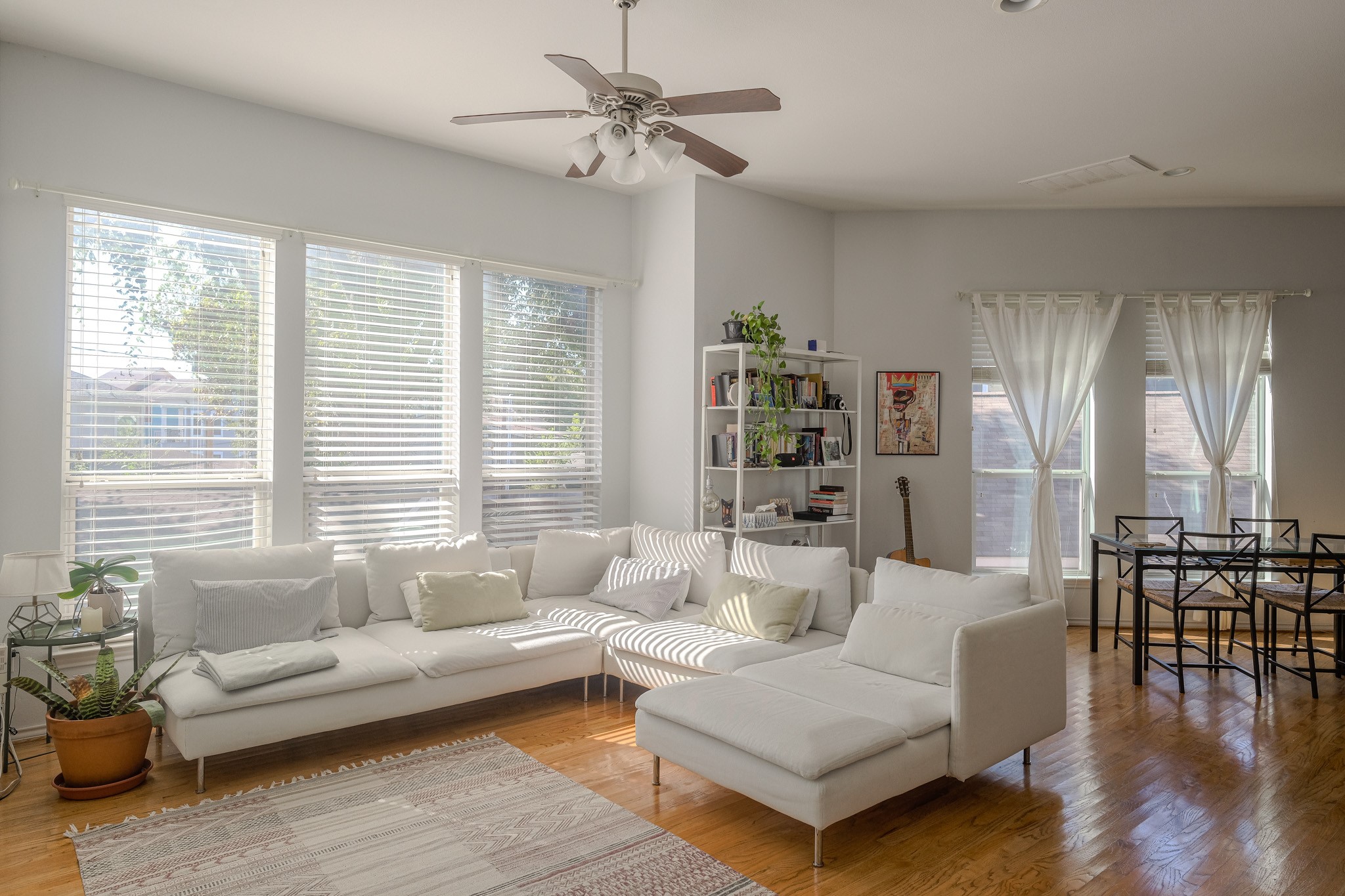 2609 Link Road Houston, TX 77009 - Photo 3 of 21 a living room with furniture and a large window