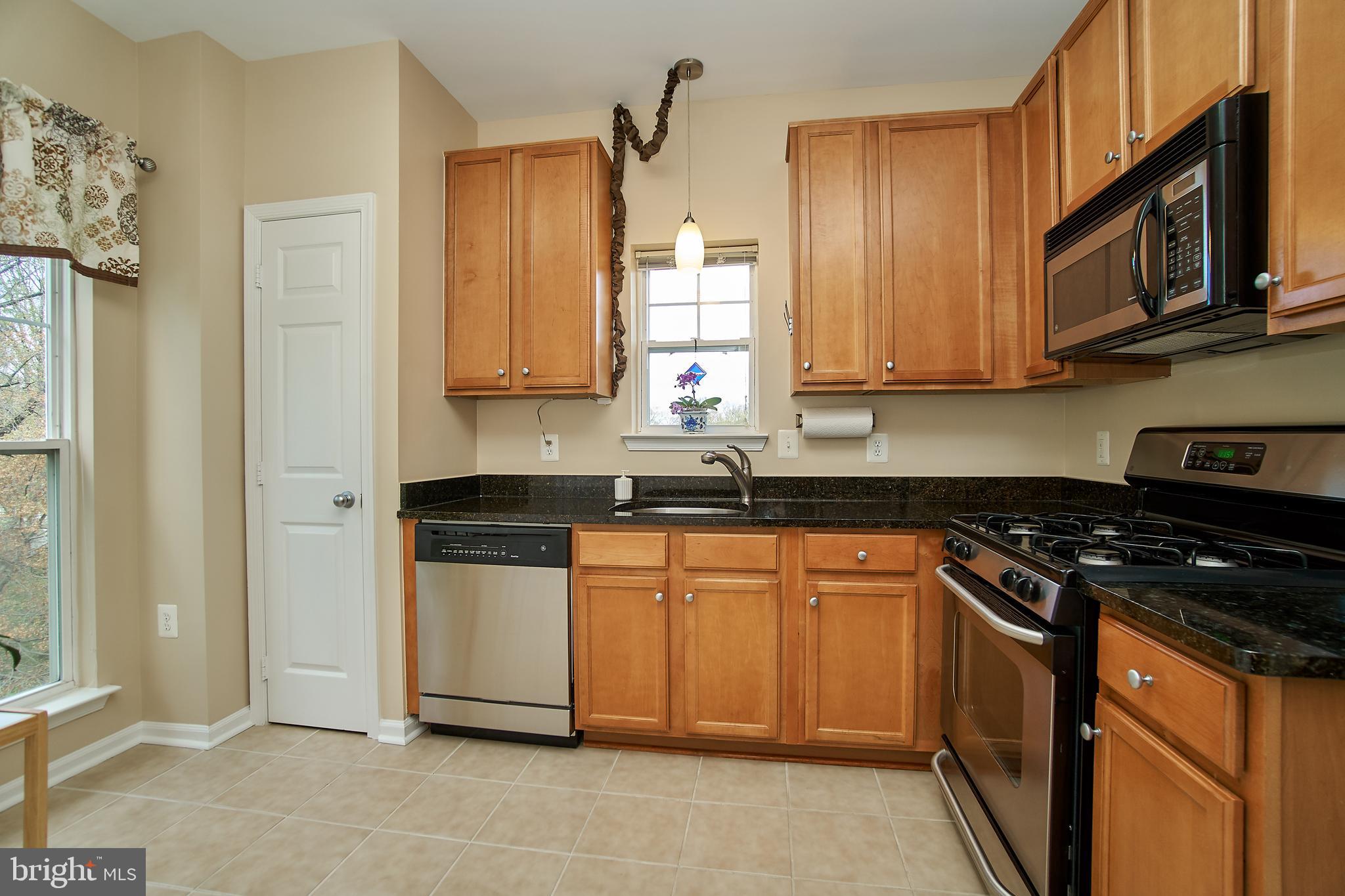 1520 North Point Drive, Unit 303 Reston, VA 20194 - Photo 9 of 29 Gas cooking. Window over sink. Pantry.