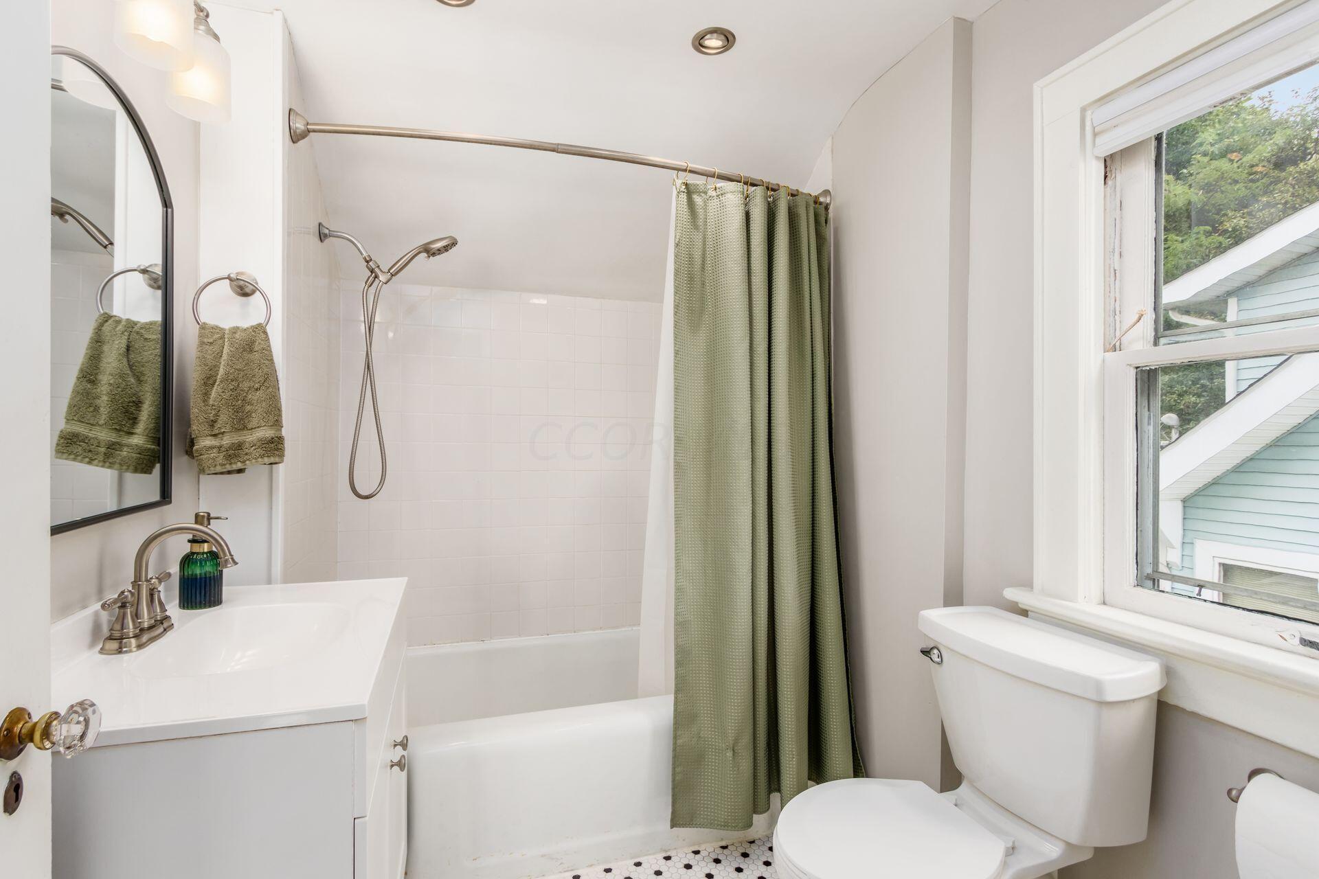22 East Pacemont Road Columbus, OH 43202 - Photo 22 of 26 027 Full Bath