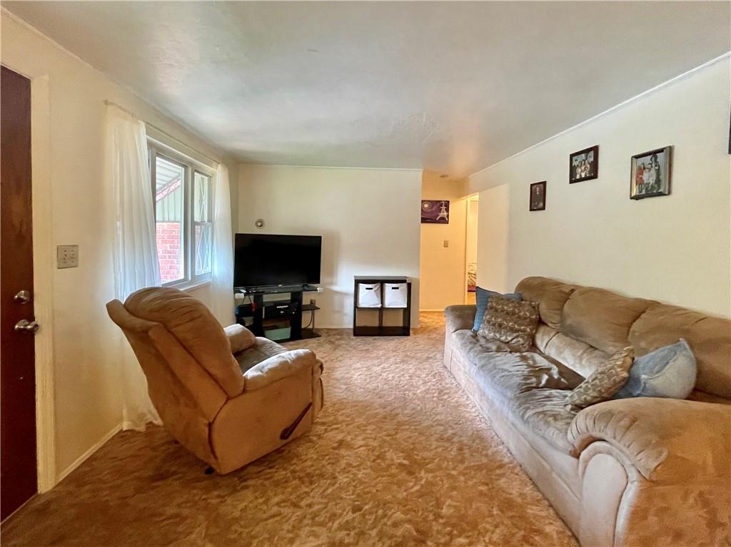 913 Jefferson Road Pittsburgh, PA 15235 - Photo 4 of 24 Gallery Image 4