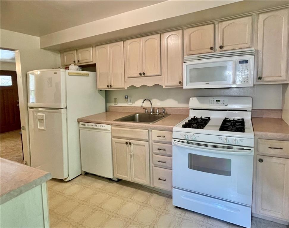 913 Jefferson Road Pittsburgh, PA 15235 - Photo 6 of 24 Gallery Image 6