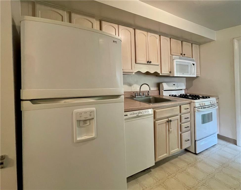 913 Jefferson Road Pittsburgh, PA 15235 - Photo 7 of 24 Gallery Image 7