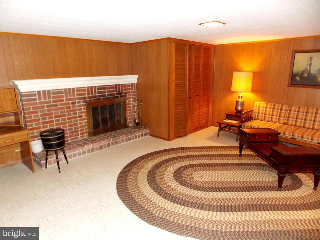 1219 Berkwood Road Baltimore, MD 21237 - Photo 16 of 29 Family Room