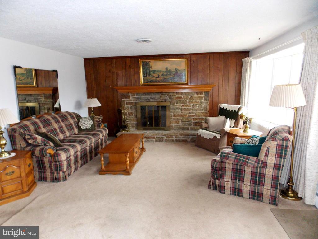 1219 Berkwood Road Baltimore, MD 21237 - Photo 3 of 29 Living Room
