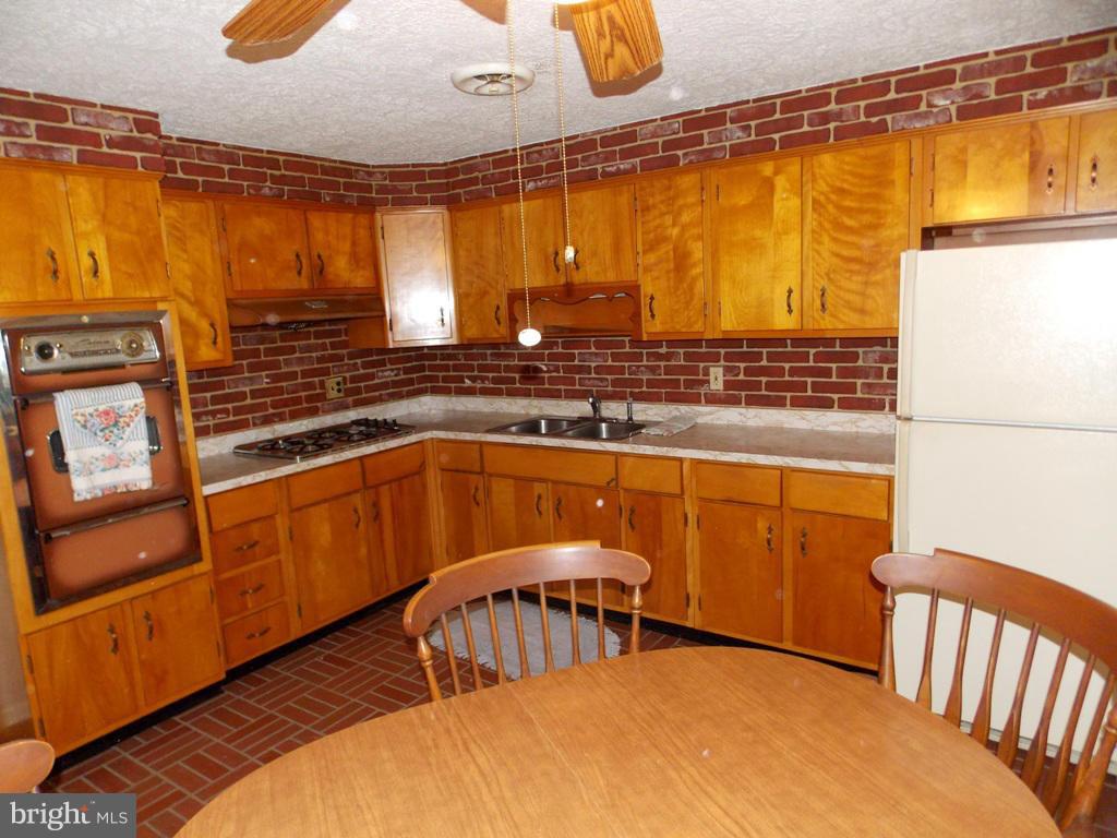 1219 Berkwood Road Baltimore, MD 21237 - Photo 10 of 29 Kitchen