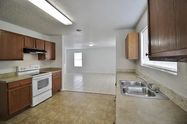 $1,995 | 3325 Tioga Street, Dallas, TX 75241