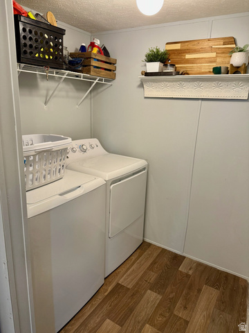 275 North Main Street, Unit 31 Centerfield, UT 84622 - Photo 3 of 13 Laundry area featuring a textured ceiling, dark wood-style floors, washer and dryer, and ornamental molding