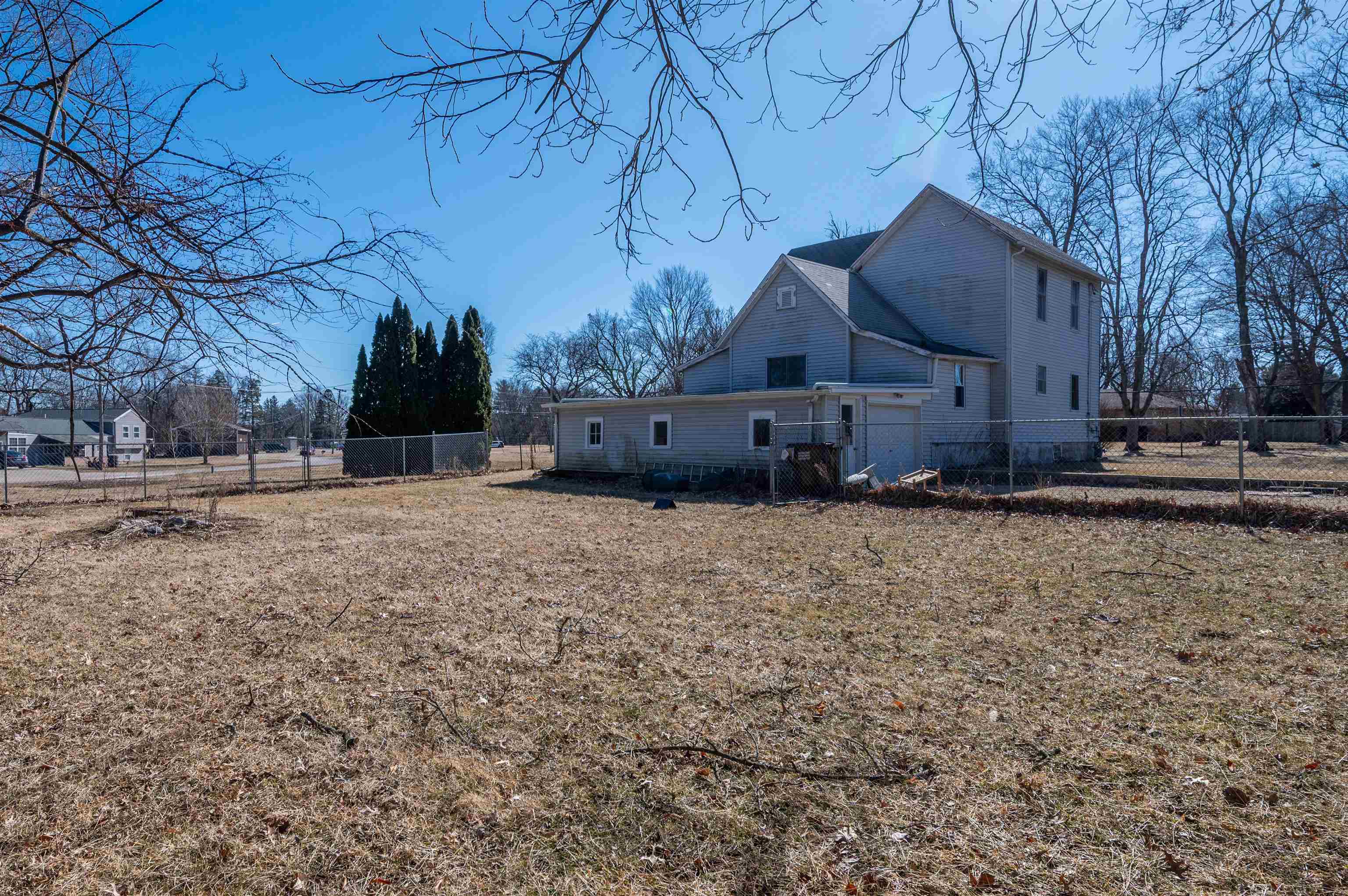 502 East Brayton Road Mount Morris, IL 61054 - Photo 4 of 19 a view of a yard with a large tree