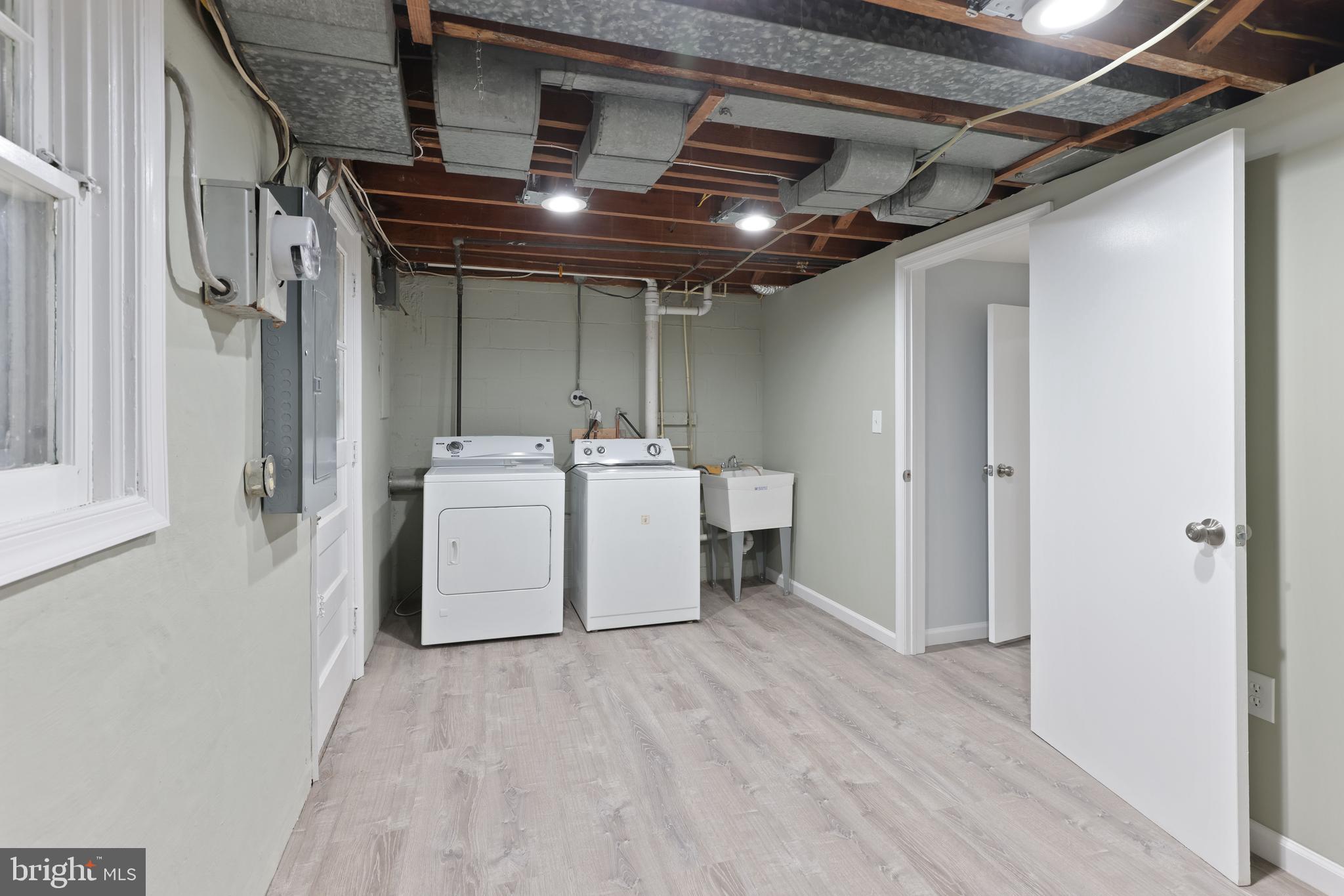 1667 Hardwick Road Towson, MD 21286 - Photo 27 of 34 a utility room with dryer and washer