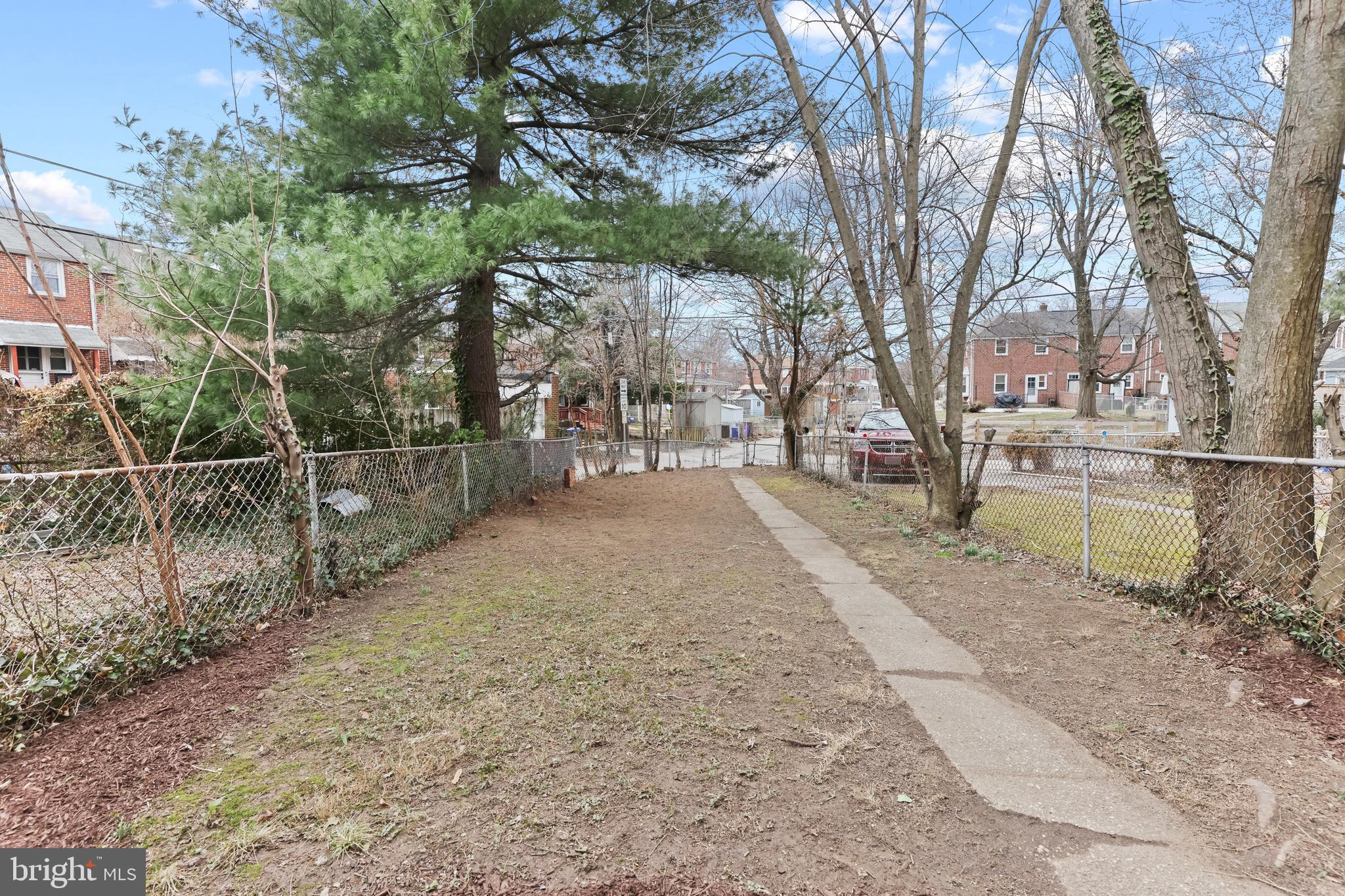 1667 Hardwick Road Towson, MD 21286 - Photo 33 of 34 a backyard of a house with lots of green space