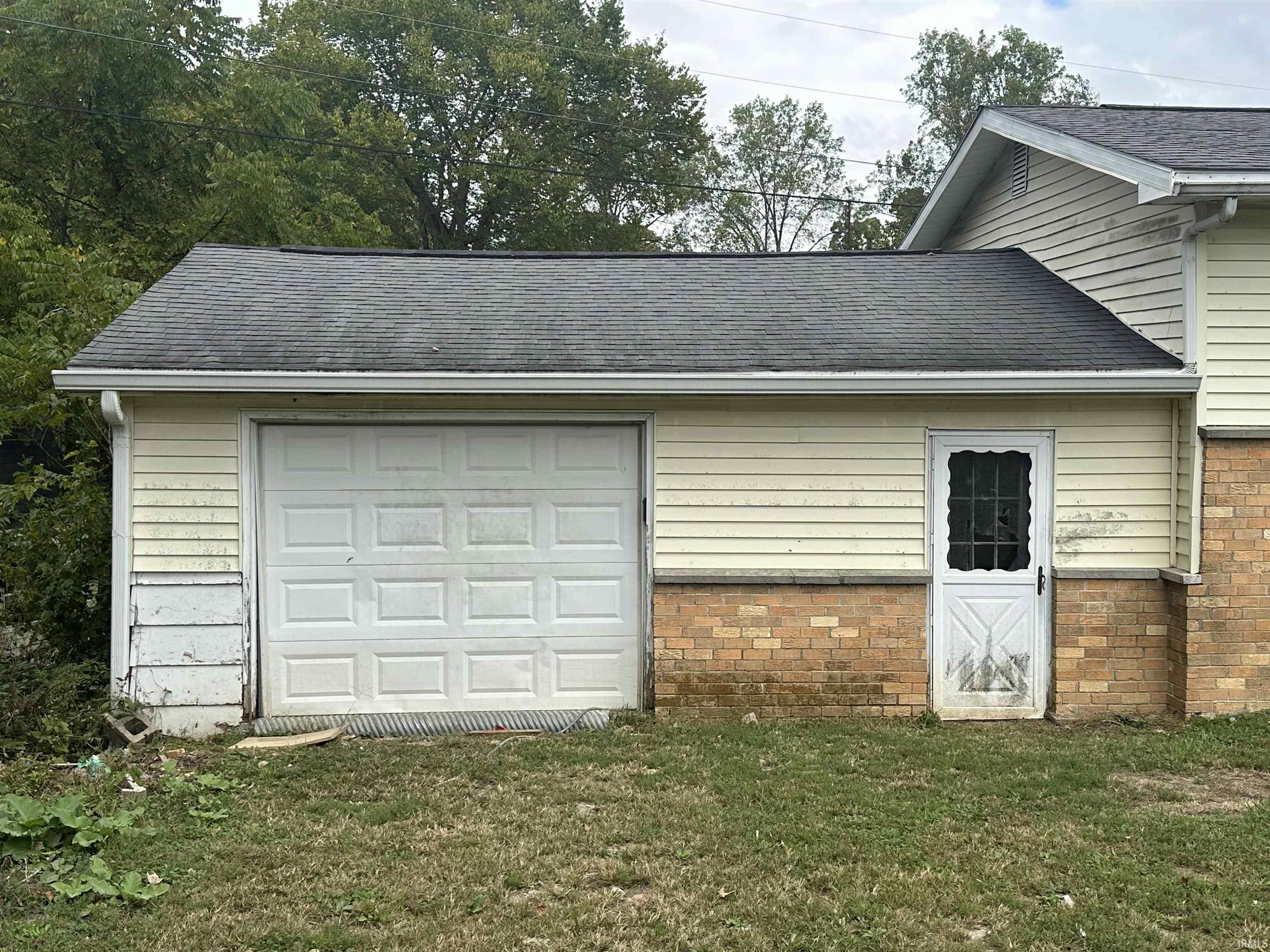 4255 East Farr Road Bloomington, IN 47408 - Photo 3 of 29