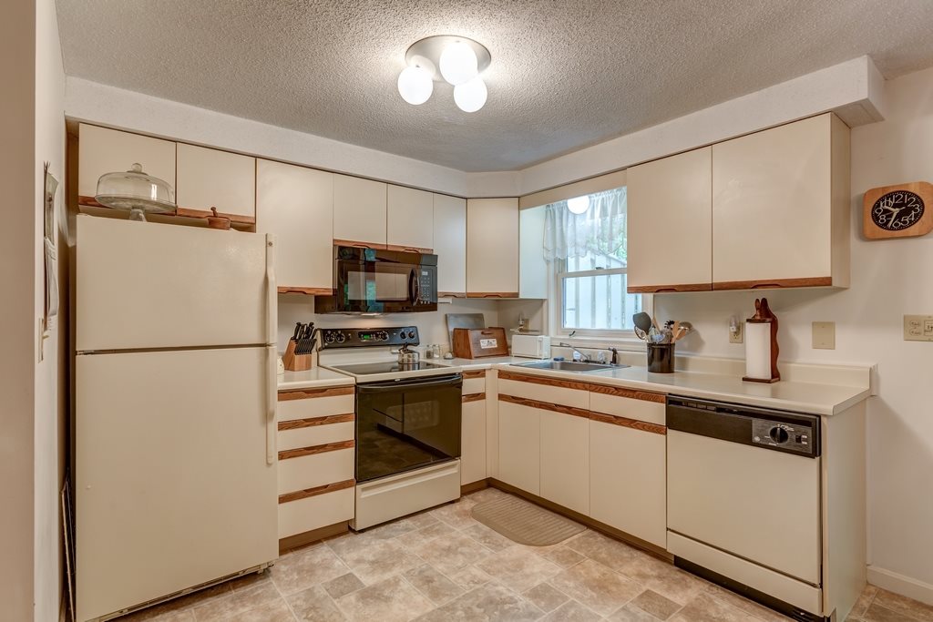 93 Great Brook Road, Unit 93 Milford, NH 03055 - Photo 7 of 40