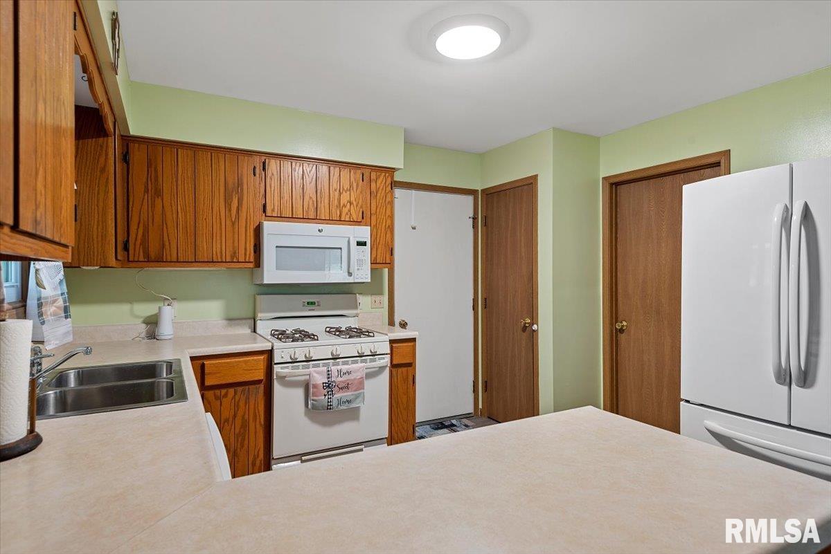 1116 Bolin Court Springfield, IL 62703 - Photo 5 of 27