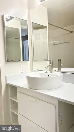 $2,200 | 10101 Grosvenor Place, Unit 1603, North Bethesda, MD 20852