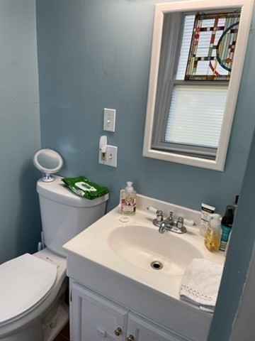 509 Bay Road, Unit 1L Hamilton, MA 01982 - Photo 3 of 10 a bathroom with a toilet sink and mirror