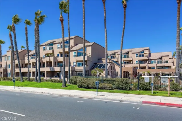 $3,598 | 1200 Pacific Coast Highway, Unit 108, Huntington Beach, CA 92648