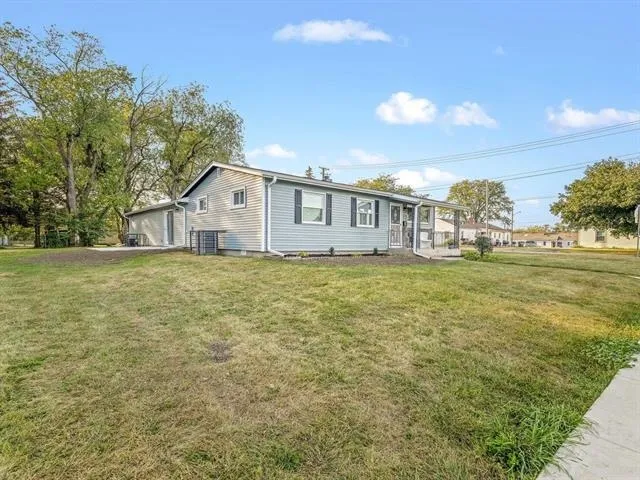 $2,650 | 2205 Clover Avenue, Rockford, IL 61102