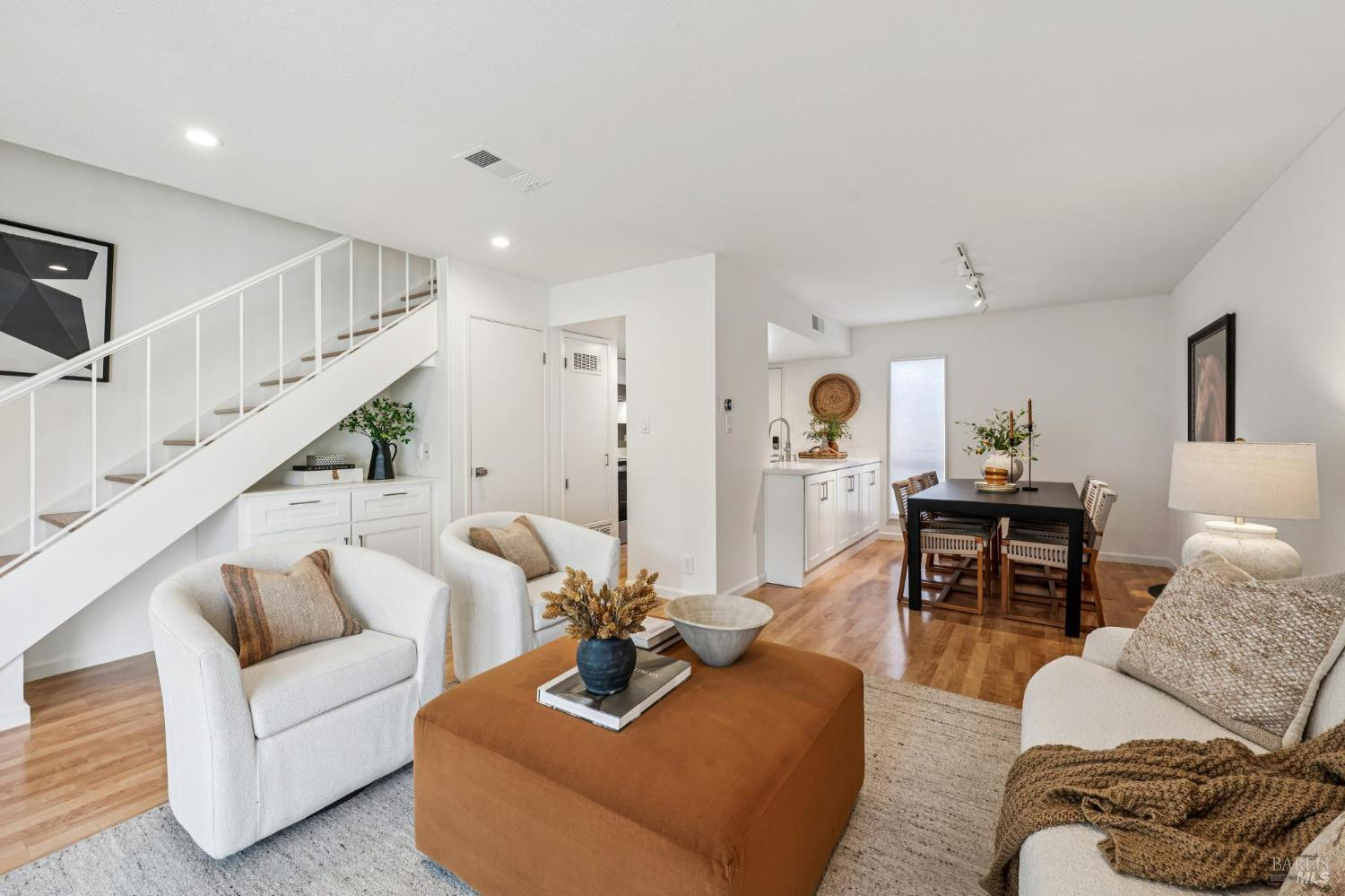 24 Roundtree Boulevard San Rafael, CA 94903 - Photo 8 of 28