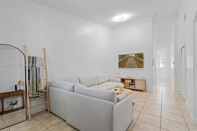 $2,000 | 2731 Southeast 17th Avenue, Unit 211, Homestead, FL 33035