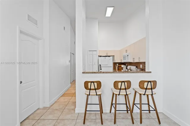 $2,000 | 2731 Southeast 17th Avenue, Unit 211, Homestead, FL 33035