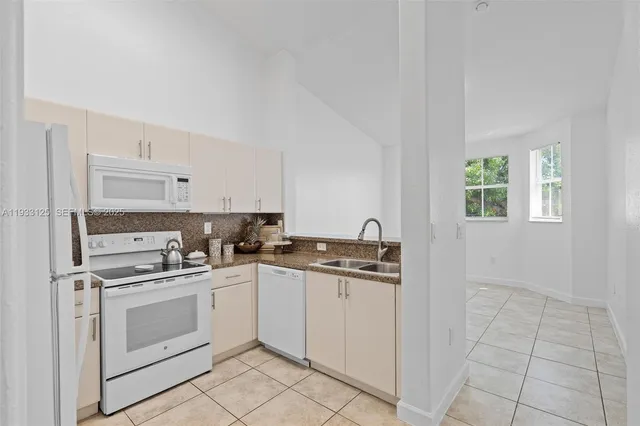 $2,000 | 2731 Southeast 17th Avenue, Unit 211, Homestead, FL 33035