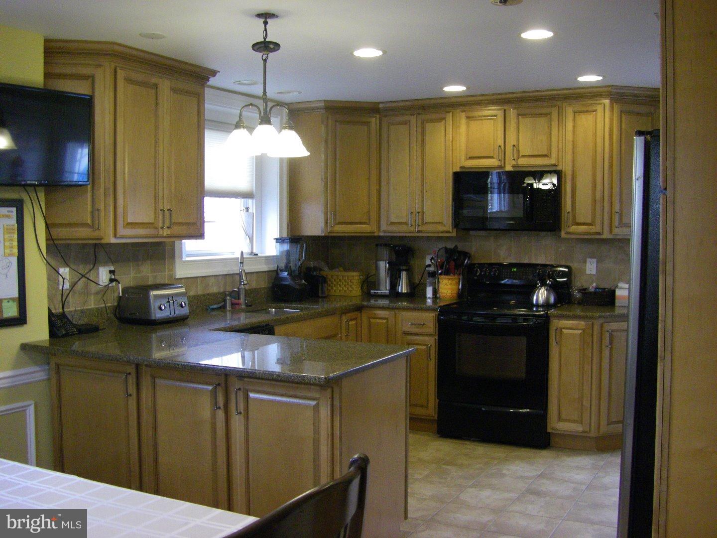 329 Avon Road Springfield, PA 19064 - Photo 11 of 25 Kitchen