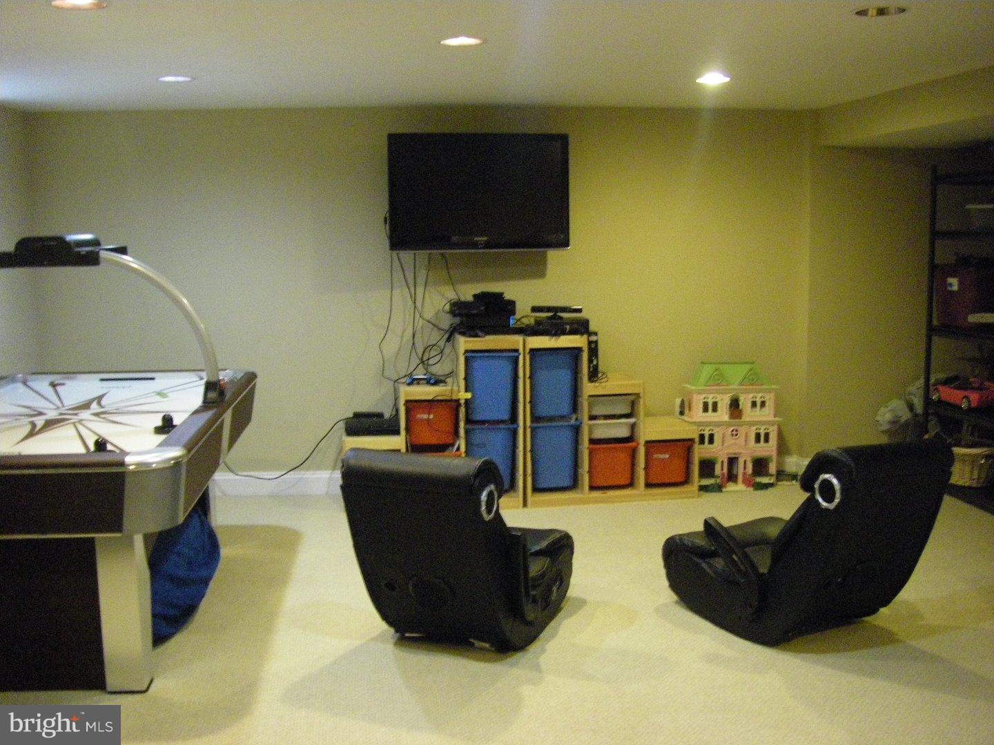 329 Avon Road Springfield, PA 19064 - Photo 22 of 25 Family Room