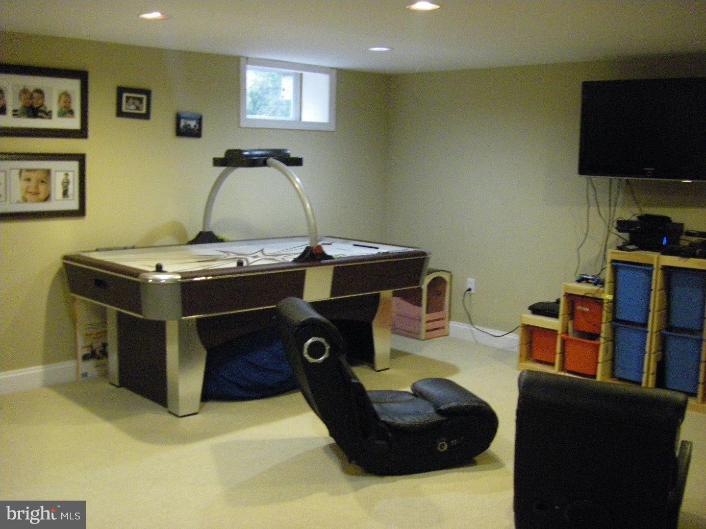 329 Avon Road Springfield, PA 19064 - Photo 23 of 25 Family Room