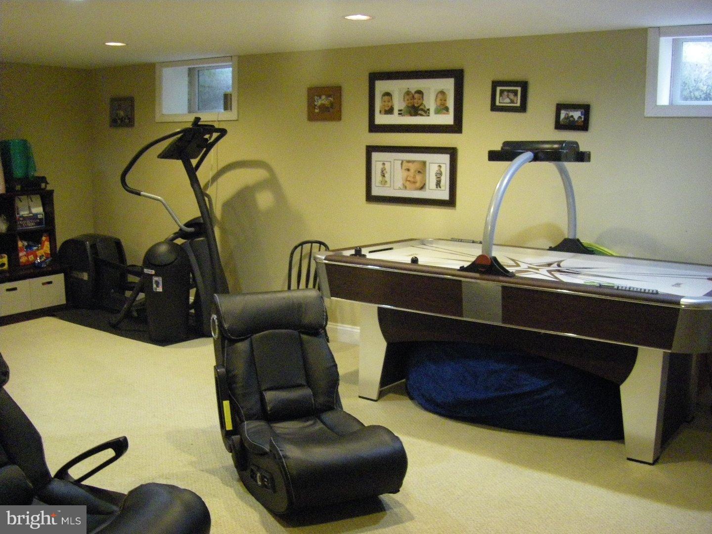 329 Avon Road Springfield, PA 19064 - Photo 24 of 25 Family Room