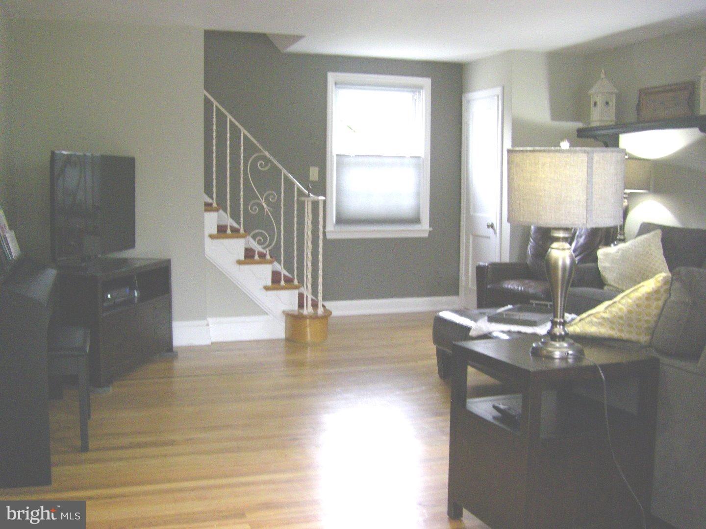 329 Avon Road Springfield, PA 19064 - Photo 6 of 25 Living Room