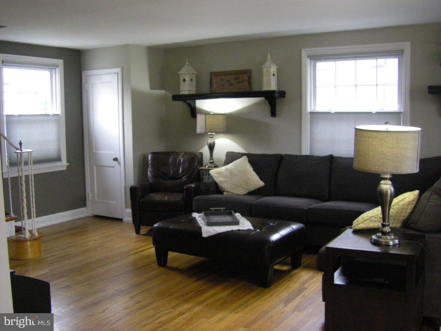 329 Avon Road Springfield, PA 19064 - Photo 7 of 25 Living Room