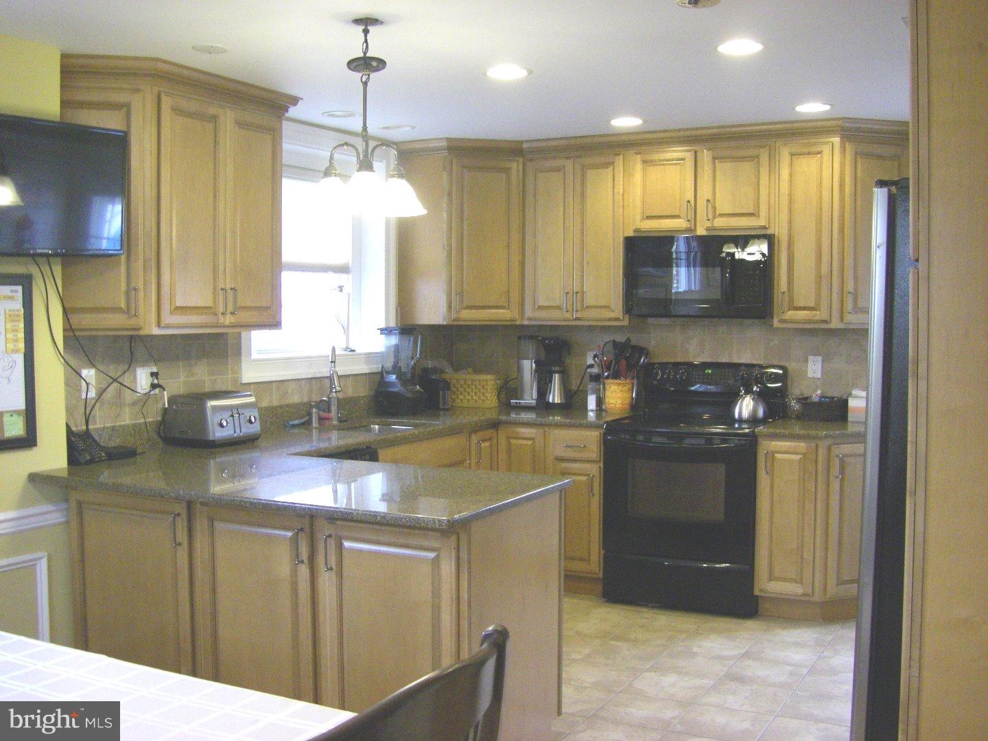 329 Avon Road Springfield, PA 19064 - Photo 10 of 25 Kitchen