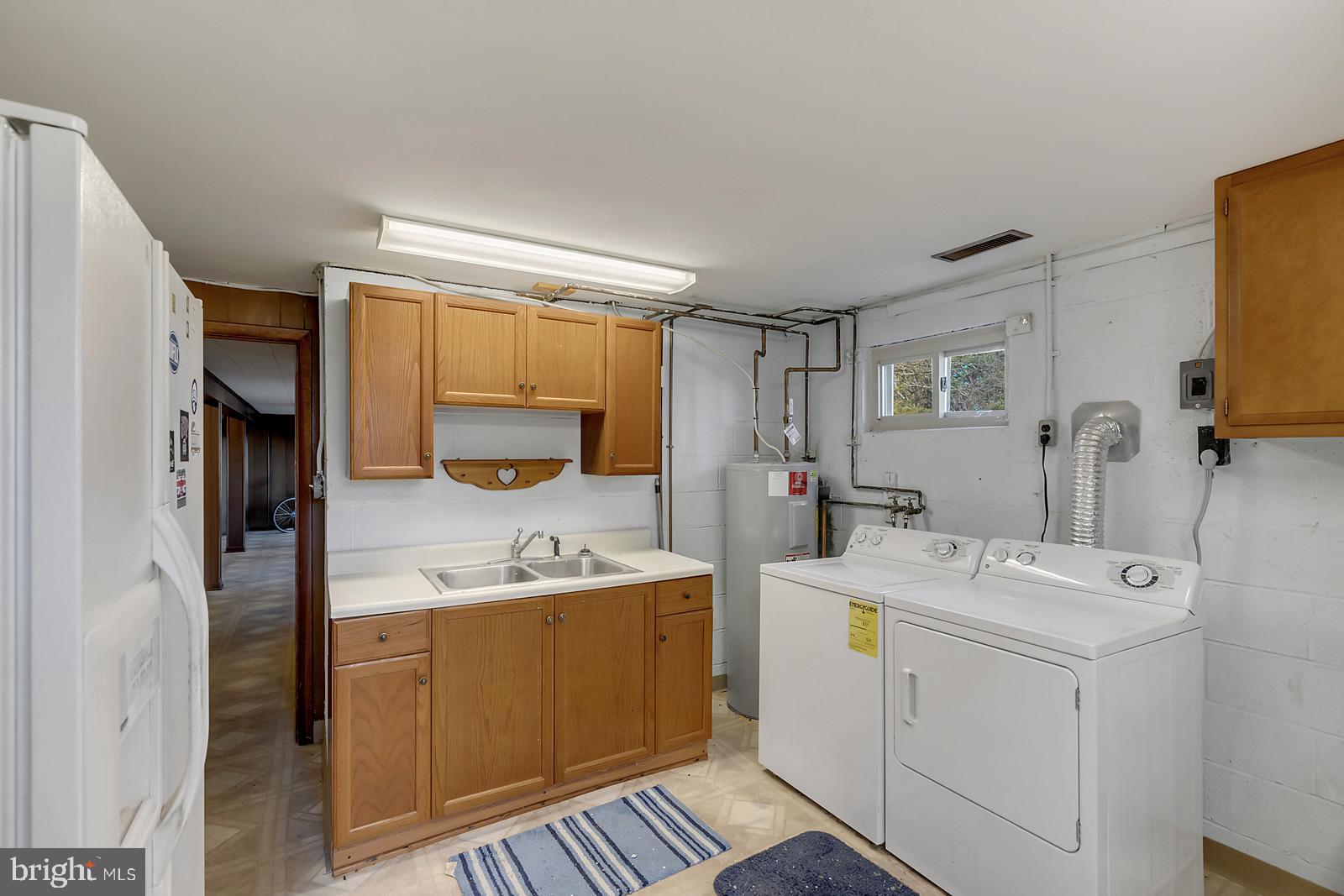 8485 Lees Ridge Road Warrenton, VA 20186 - Photo 17 of 34 LOWER LEVEL KITCHENETTE