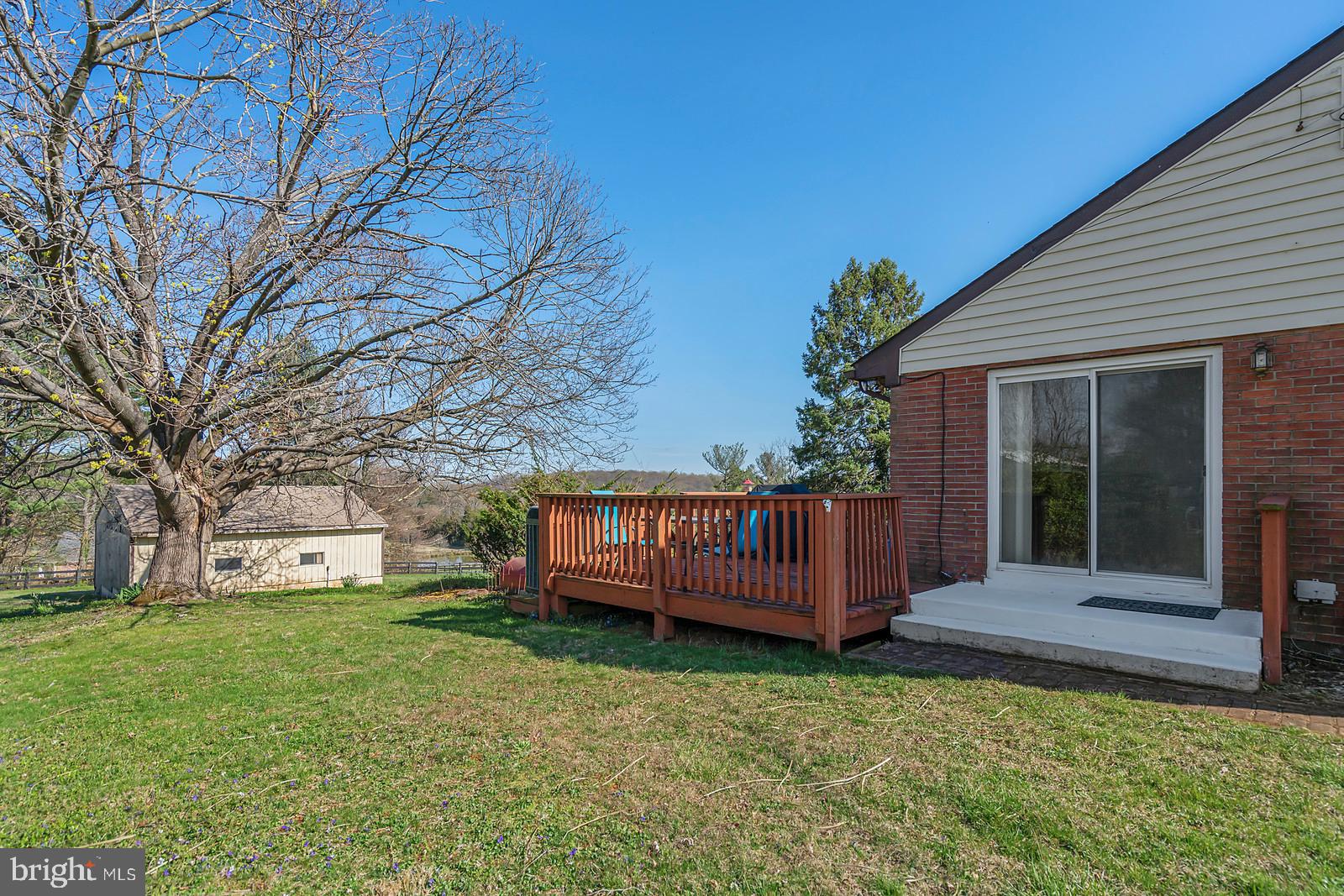 8485 Lees Ridge Road Warrenton, VA 20186 - Photo 22 of 34 SIDE YARD