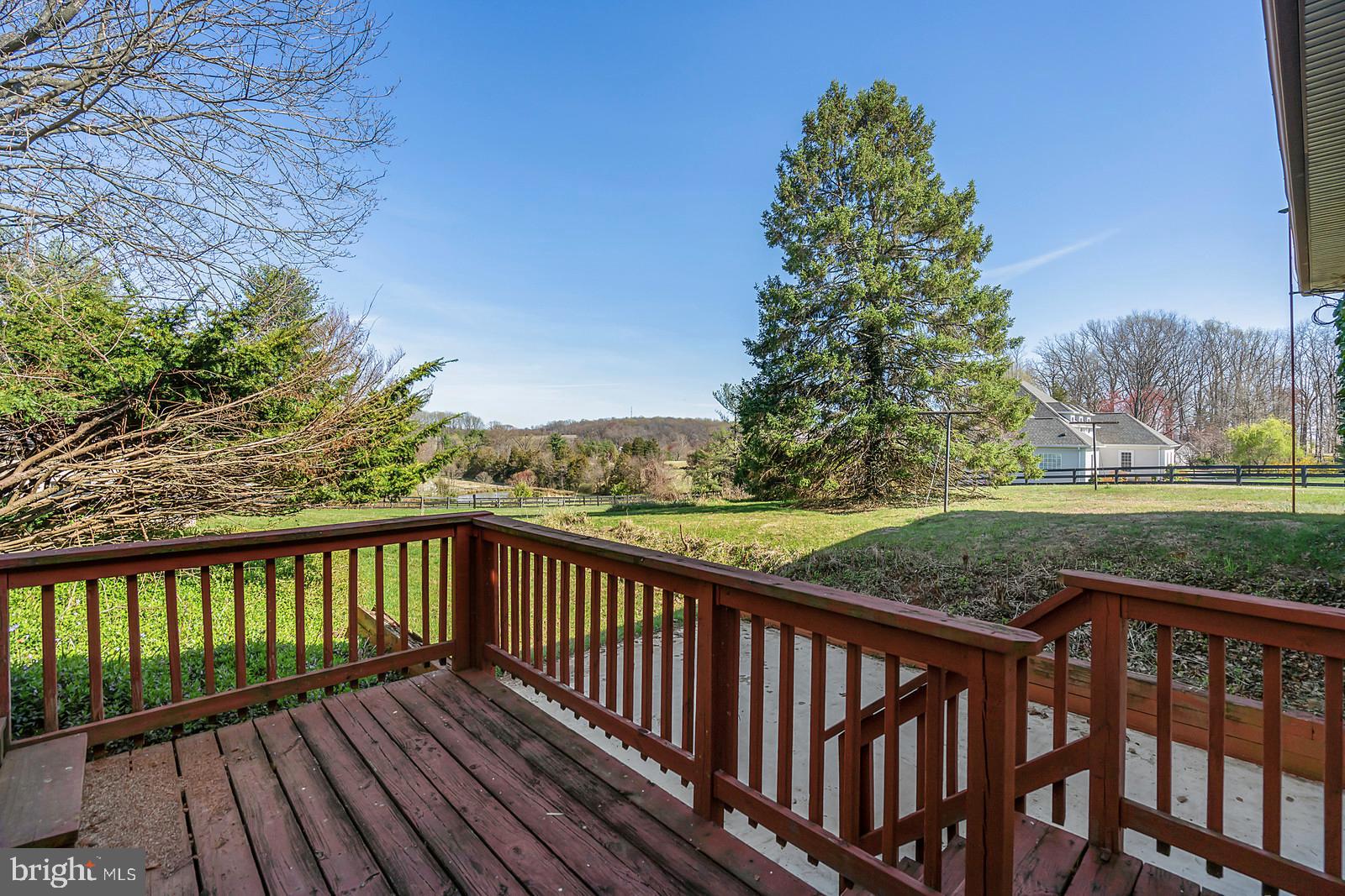 8485 Lees Ridge Road Warrenton, VA 20186 - Photo 24 of 34 DECK - BACKYARD