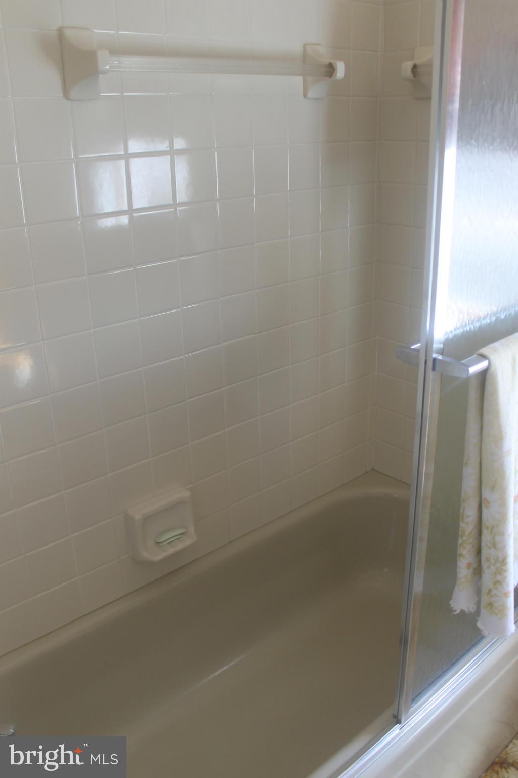 718 Charing Cross Road Baltimore, MD 21229 - Photo 14 of 30 Bath